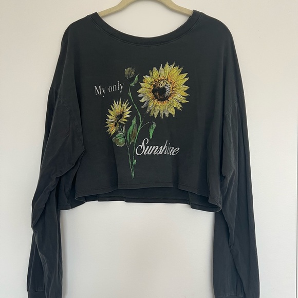 Forever 21 Tops - Forever 21 “my only sunshine” crop shirt size large